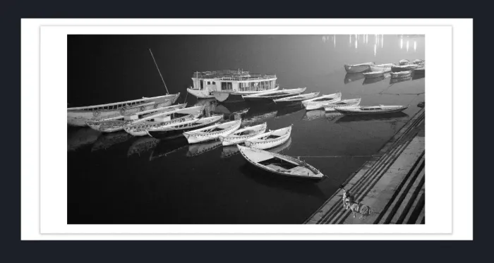 28-5-24-FINE-ART-BOAT-PHOTOGRAPHY-Black-and-White-Photo-Varanasi-India-L1008501-2018