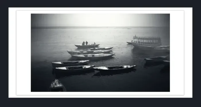 28-5-25-FINE-ART-BOAT-PHOTOGRAPHY-Black-and-White-Photo-Varanasi-India-L1008576-2018