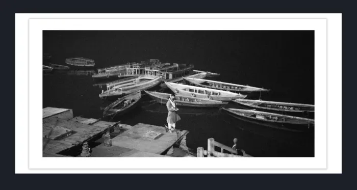 28-5-27-FINE-ART-BOAT-PHOTOGRAPHY-Black-and-White-Photo-Varanasi-India-L1008503-2018