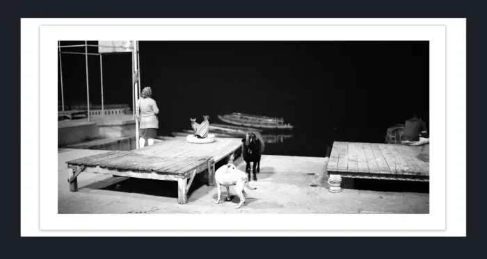 28-5-32-FINE-ART-BOAT-PHOTOGRAPHY-Black-and-White-Photo-Varanasi-India-L1008504-2018