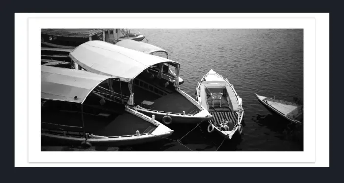 28-5-33-FINE-ART-BOAT-PHOTOGRAPHY-Black-and-White-Photo-Varanasi-India-L1008589-2018