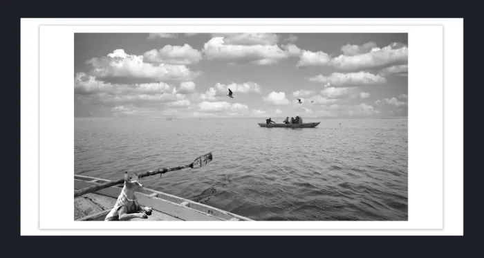28-5-38-FINE-ART-BOAT-PHOTOGRAPHY-Black-and-White-Photo-Varanasi-India-L1008670-2018