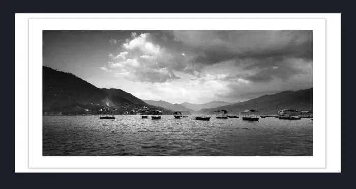 28-5-4-FINE-ART-BOAT-PHOTOGRAPHY-Black-and-White-Photo-Pokhara-Nepal-L1014031-2018
