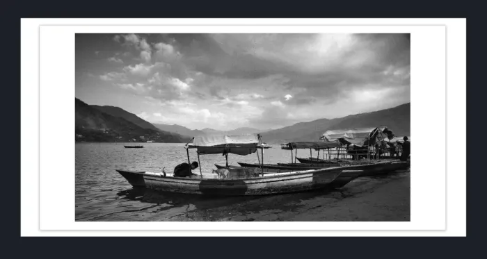 28-5-6-FINE-ART-BOAT-PHOTOGRAPHY-Black-and-White-Photo-Pokhara-Nepal-L1014038-2018