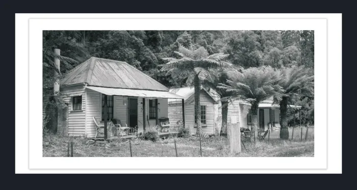 18E-2-RETRO-VINTAGE-FILM-PHOTO-EFFFECT-BLACK-AND-WHITE-PHOTOS-L1017927-Walhalla-VIC-2019-