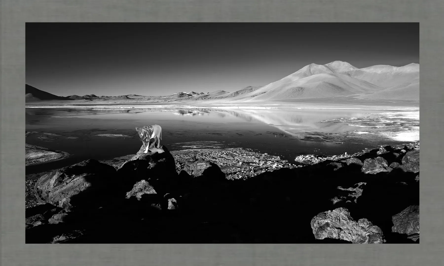 1.4 24 ORIENTATION Black and White Photographs 4x3 MOUNTAINSCAPE Bolivia L1026178 2015